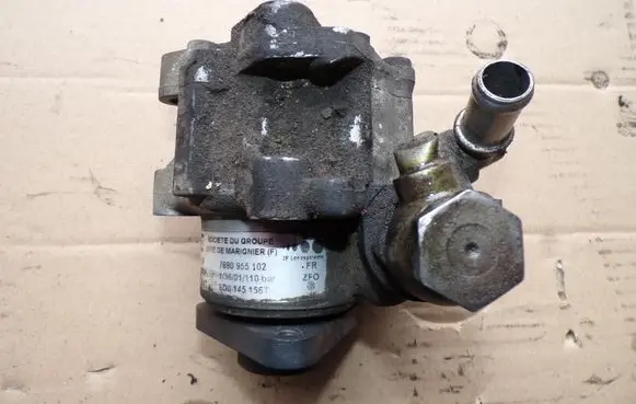 Audi A4 S4 B5 8D Power steering pump 8D0145156T