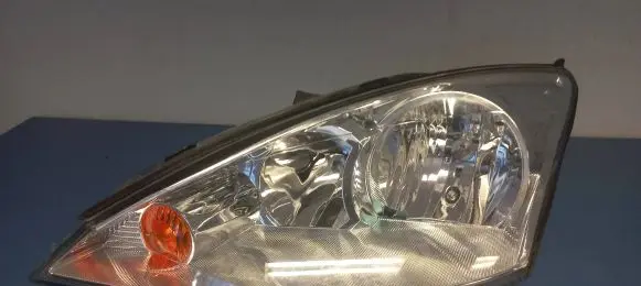 Ford Focus Headlight/headlamp 2M5113010