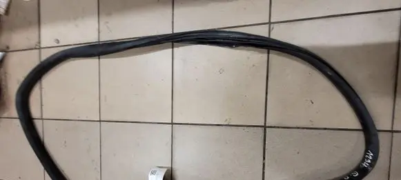 Rear door rubber seal (on body)