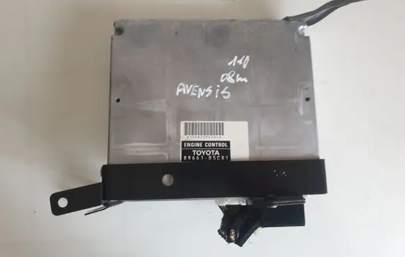 Toyota Avensis T250 Engine control unit/module 8966105C81