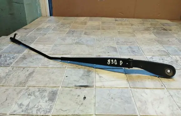 Volvo V50 Front wiper blade arm 30698250