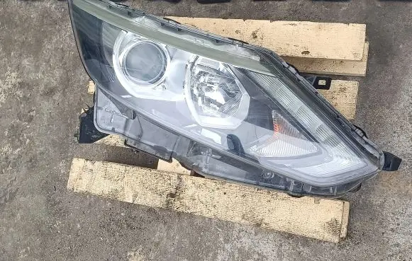 Nissan Qashqai Headlight/headlamp 10018014