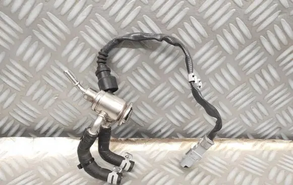 Renault Trafic III (X82) Fuel injector A3C0064880000