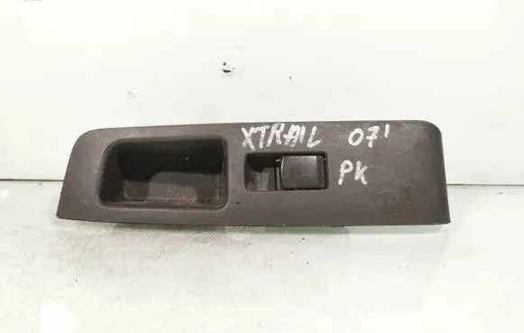 Nissan X-Trail T31 Electric window control switch