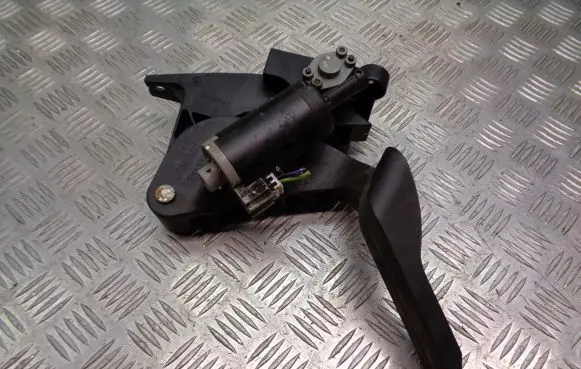 Chrysler Pacifica Accelerator throttle pedal
