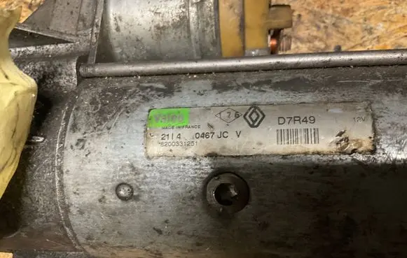 Renault Laguna II Starter motor 8200331251 D7R49 21140467JC