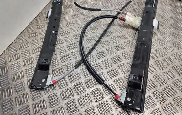 Ford S-MAX Front window lifting mechanism without motor