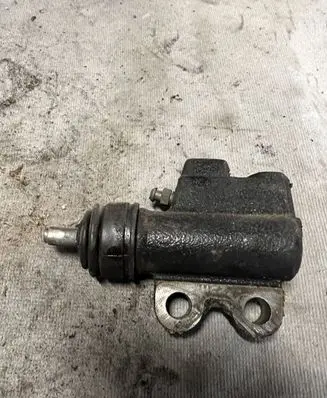 Nissan X-Trail T30 Clutch slave cylinder 