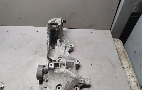 Skoda Fabia Mk2 (5J) Generator/alternator bracket 03L903143K V220TRC31 AS19CU34B