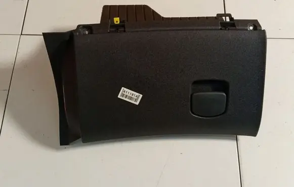Opel Corsa D Glove box 13205097