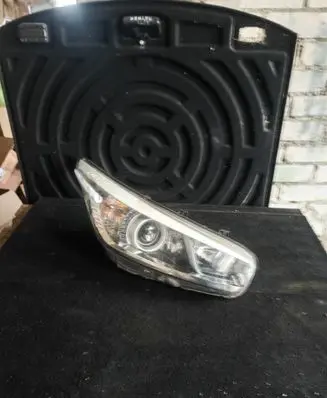 KIA Pro Cee'd II Headlight/headlamp 92102A2XXX