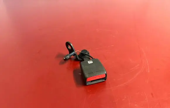 BMW iX Rear seatbelt buckle 9490297