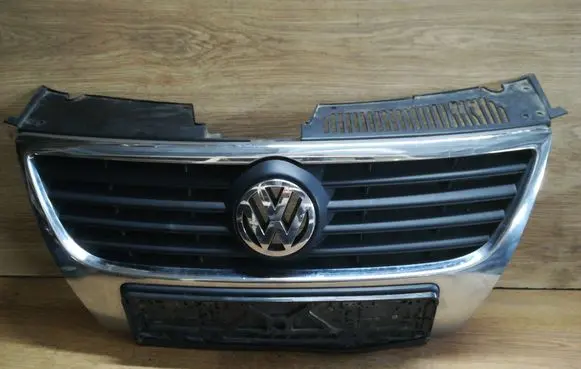 Volkswagen PASSAT B6 Front bumper upper radiator grill 3C0853651AF