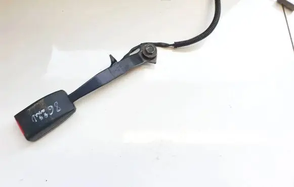 Mazda 3 II Front seatbelt buckle