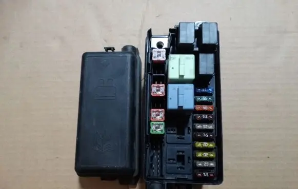 Mercedes-Benz A W177 Fuse box set 9213372