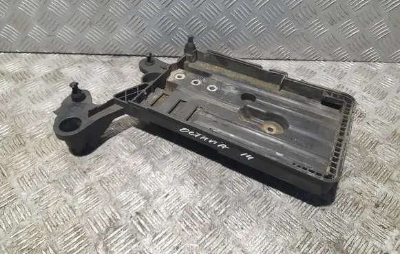 Skoda Octavia Mk3 (5E) Battery tray 5Q0915321