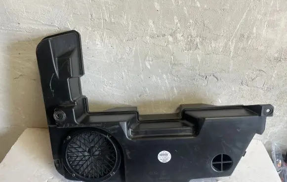 Audi A4 S4 B8 8K Subwoofer speaker 8K9035382
