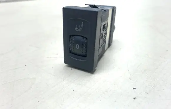 Volkswagen PASSAT B5.5 Seat heating switch 3B0963563C
