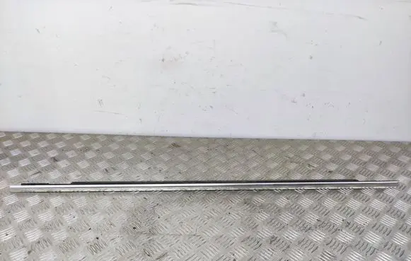 Seat Alhambra (Mk2) Front door glass trim molding 7N0837475D