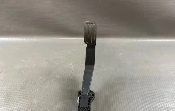 Peugeot 208 II Accelerator throttle pedal 9827704480
