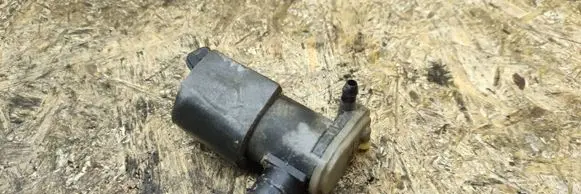 Ford Focus Windscreen/windshield washer pump 93BB17K624BA