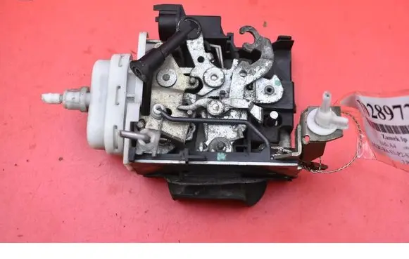 Audi A4 S4 B5 8D Front door lock 8D1837015F