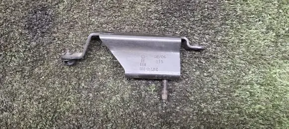 Audi A3 S3 8P Gearbox mount 06D121521C