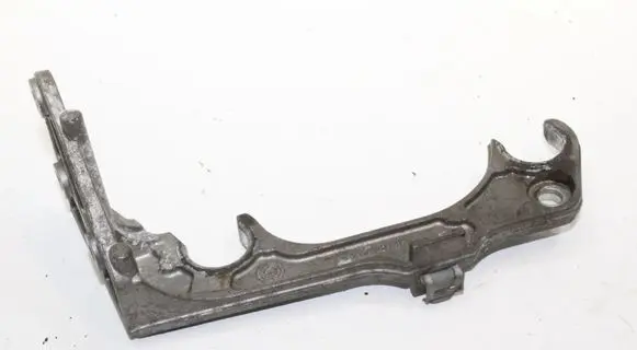 Mercedes-Benz E A207 Air filter cleaner box bracket assembly A6510940127