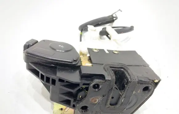Hyundai Santa Fe Front door lock