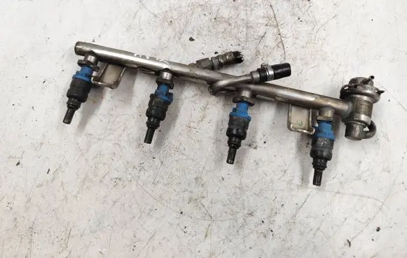 Audi A4 S4 B5 8D Fuel injectors set 058133681B