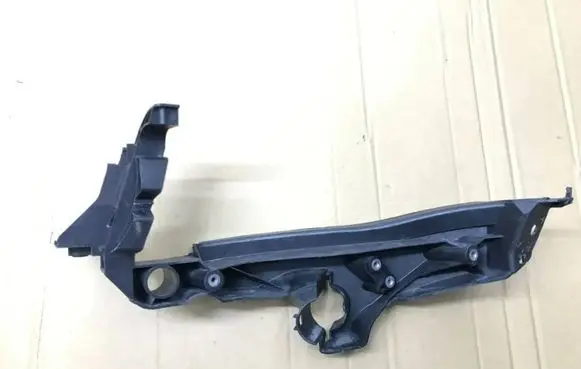 Headlight/headlamp mounting bracket