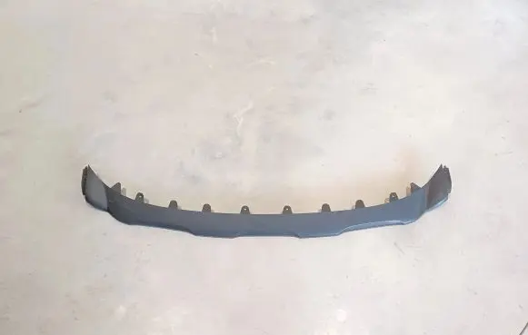 Front bumper lip