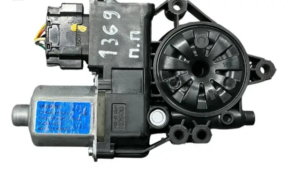 Hyundai i40 Rear door window regulator motor 834503Z010
