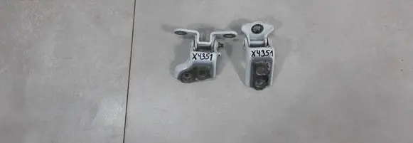 Renault Captur II Front door upper hinge