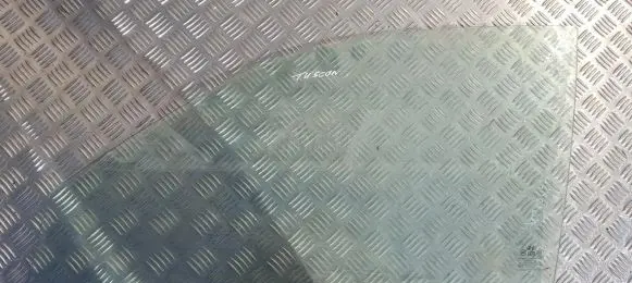 Hyundai Tucson JM Front door window glass four-door