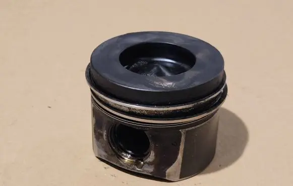 BMW 5 F10 F11 Piston 11258580699