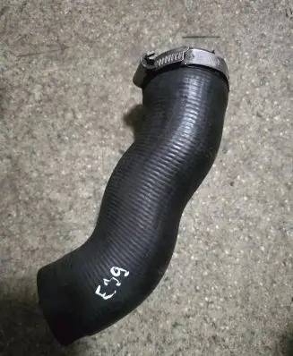BMW 5 E39 Intercooler hose/pipe 2248634