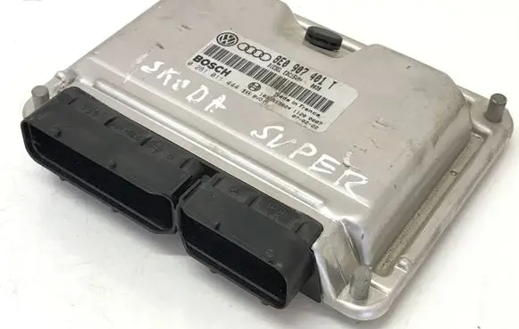 Volkswagen PASSAT B5.5 Engine control unit/module 0281011444 8E0907401T