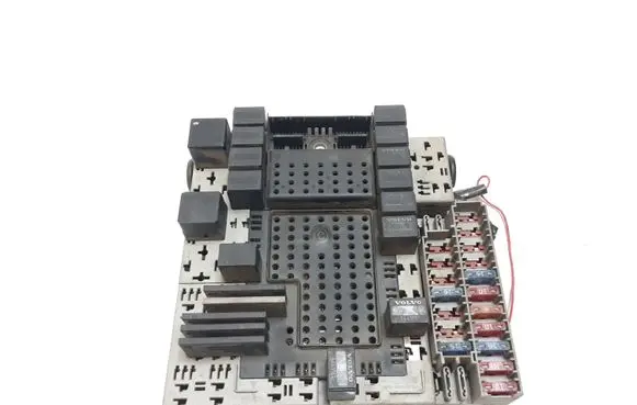 Volvo XC70 Fuse module 8645410