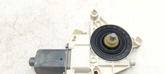 Mercedes-Benz ML W164 Front door window regulator motor 0130822273