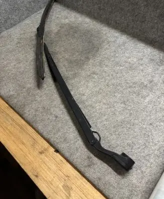 Dodge Durango Front wiper blade arm 2590