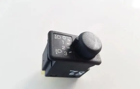 Nissan Almera N16 Headlight level height control switch