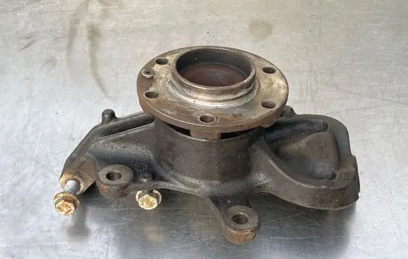 Mercedes-Benz Sprinter W907 W910 Front wheel hub A9079810000 A9073320400