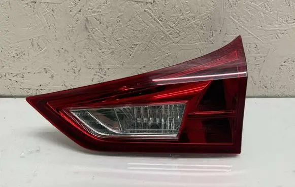 Tailgate rear/tail lights