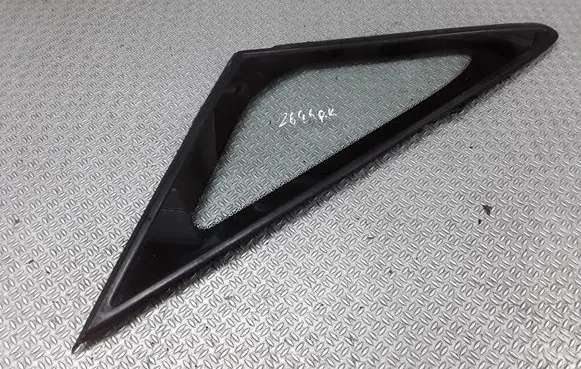 Mitsubishi Grandis Front triangle window/glass 