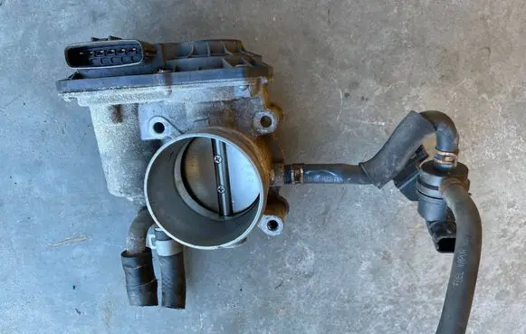 Hyundai Tucson TL Throttle body valve 351002B300 530203U03 D6537