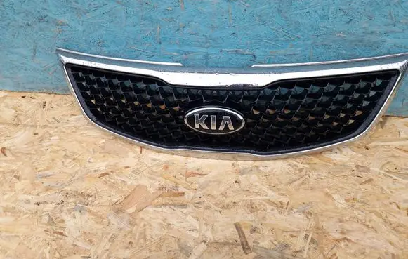 Front bumper upper radiator grill