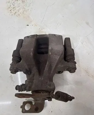 Toyota Avensis T270 Rear brake caliper 