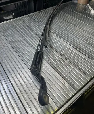 Audi A6 S6 C6 4F Front wiper blade arm 4F1955409