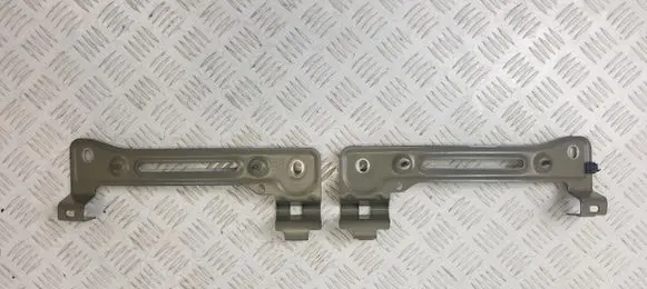 Audi Q7 4L Fender mounting bracket 4M0821432